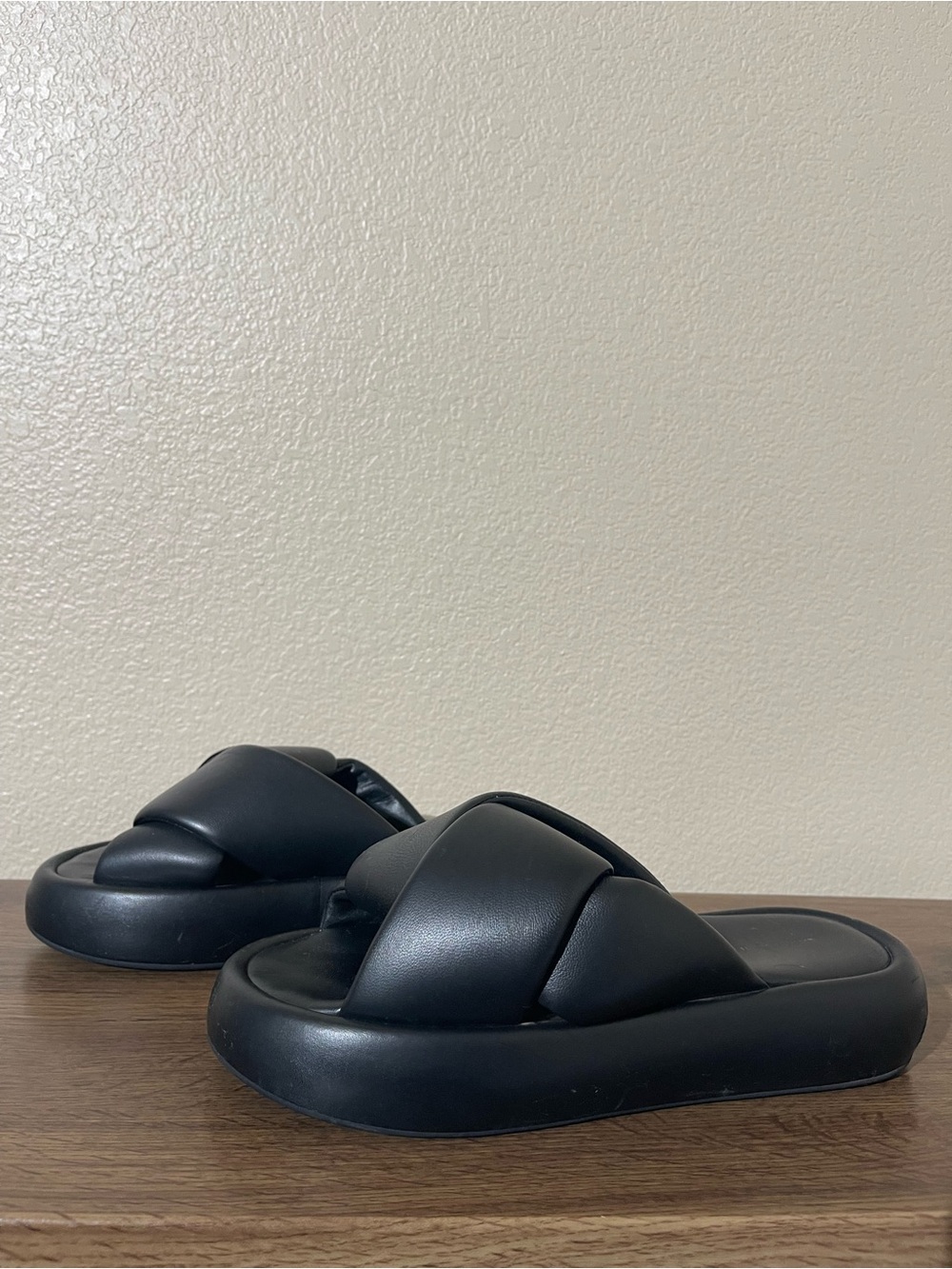 Liviana Conti Black Women's Padded Slide Sandals - Minimal Luxe